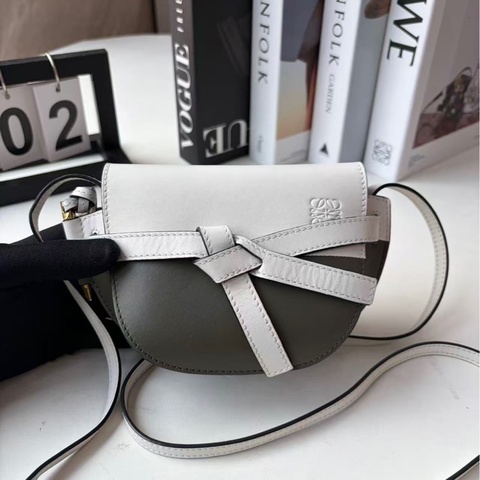 Loewe mini gate 白拼橄欖綠