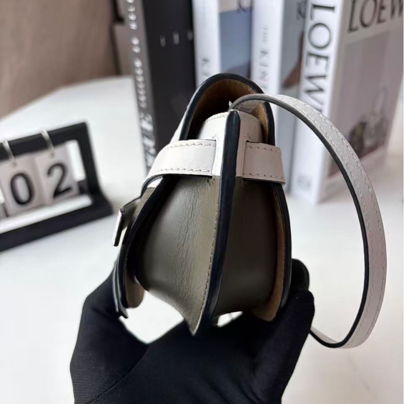 Loewe mini gate 白拼橄欖綠-2