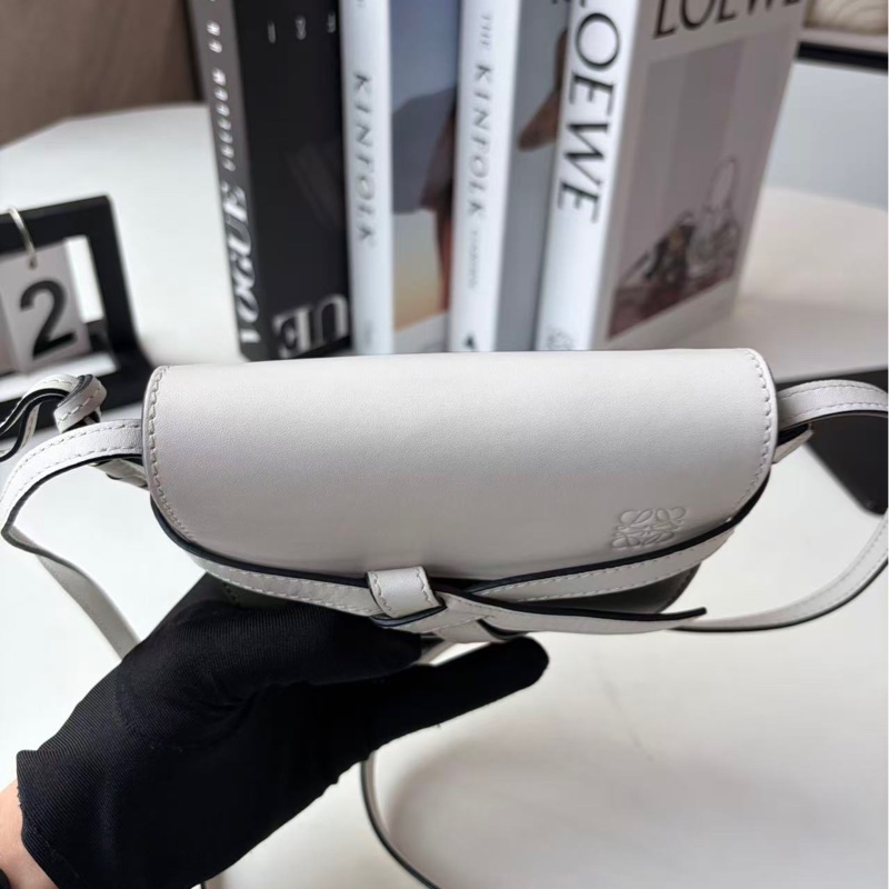 Loewe mini gate 白拼橄欖綠-4