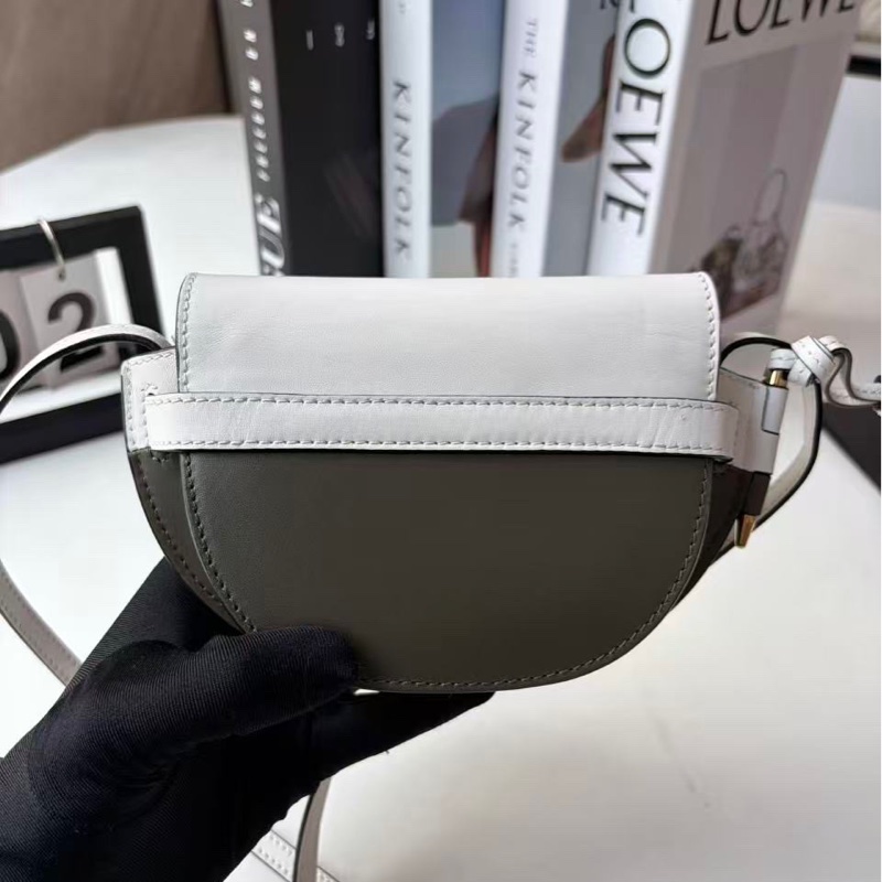 Loewe mini gate 白拼橄欖綠-5