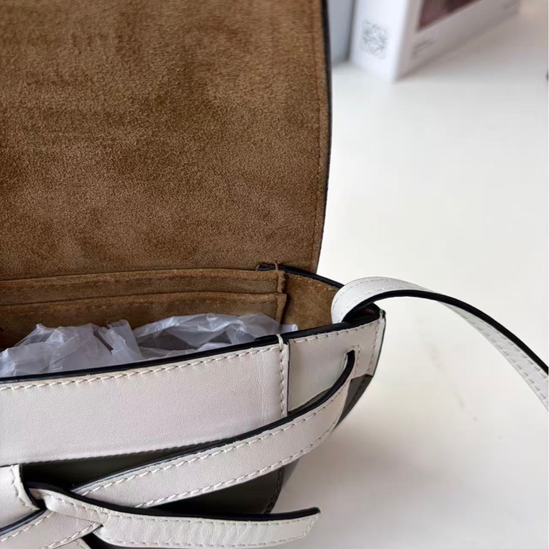 Loewe mini gate 白拼橄欖綠-7