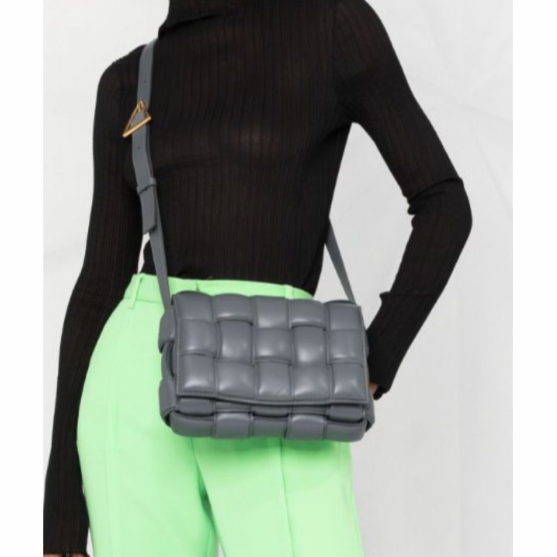 Bottega Veneta 女士 PADDED CASSETTE加襯斜挎包均碼碼25cm*6cm*15cm-5