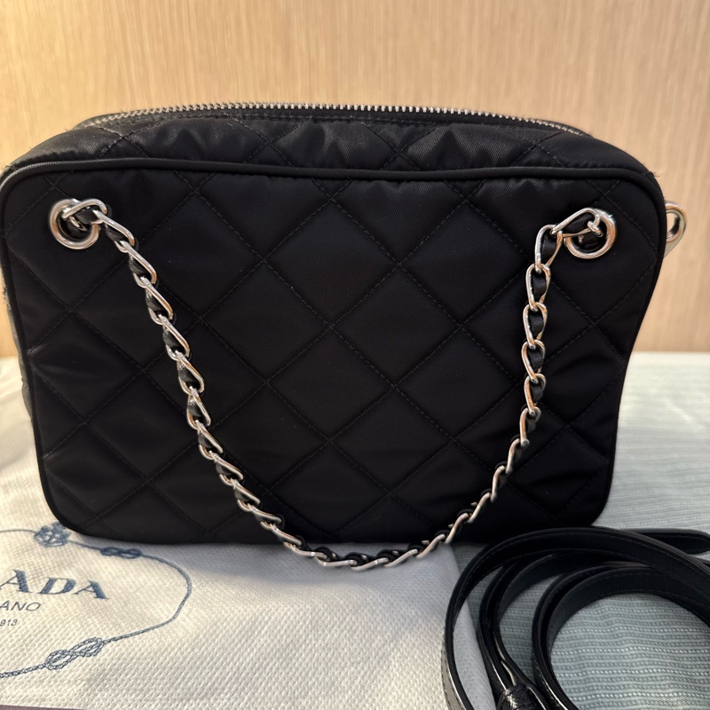 PRADA 黑色菱格紋尼龍相機包/鍊條包(附保卡、防塵袋)-1