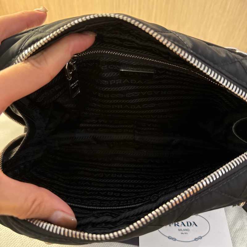 PRADA 黑色菱格紋尼龍相機包/鍊條包(附保卡、防塵袋)-4