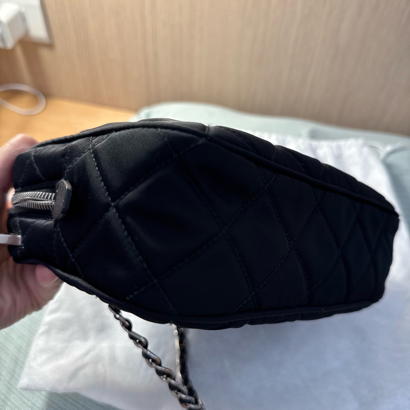 PRADA 黑色菱格紋尼龍相機包/鍊條包(附保卡、防塵袋)-8