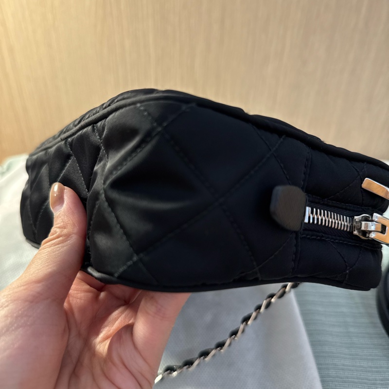 PRADA 黑色菱格紋尼龍相機包/鍊條包(附保卡、防塵袋)-9