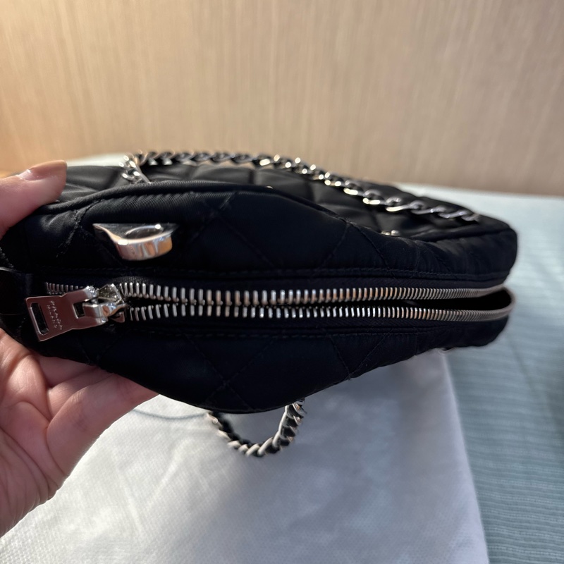 PRADA 黑色菱格紋尼龍相機包/鍊條包(附保卡、防塵袋)-10