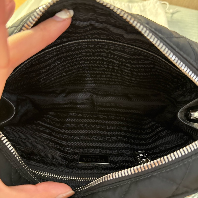 PRADA 黑色菱格紋尼龍相機包/鍊條包(附保卡、防塵袋)-12