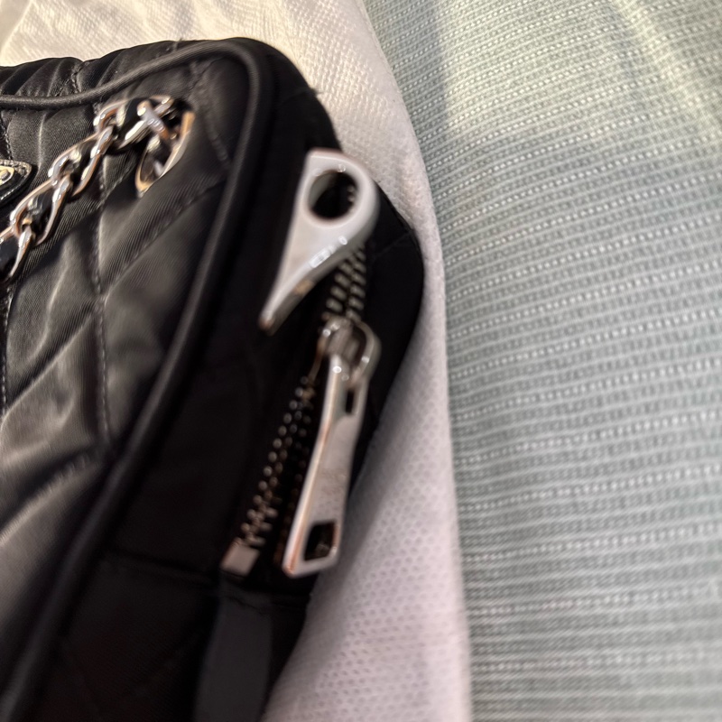 PRADA 黑色菱格紋尼龍相機包/鍊條包(附保卡、防塵袋)-16