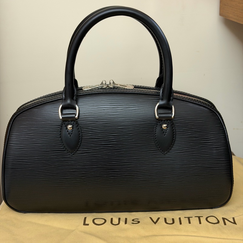 LV黑色牛皮水波紋保齡球包-0