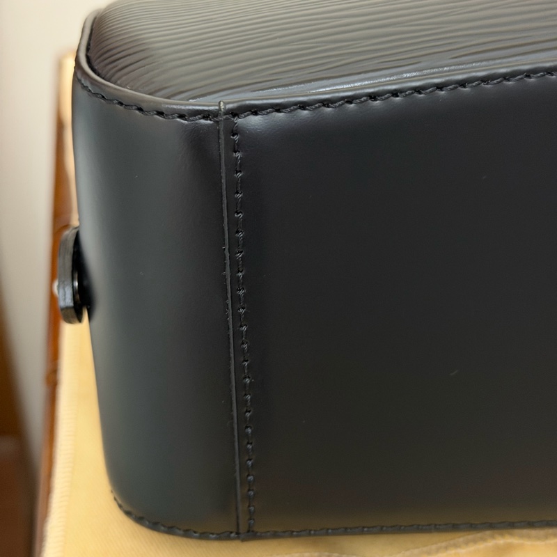 LV黑色牛皮水波紋保齡球包-2