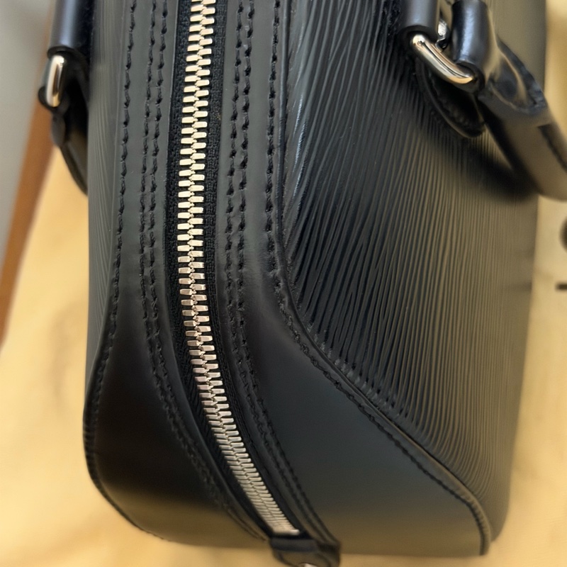 LV黑色牛皮水波紋保齡球包-3