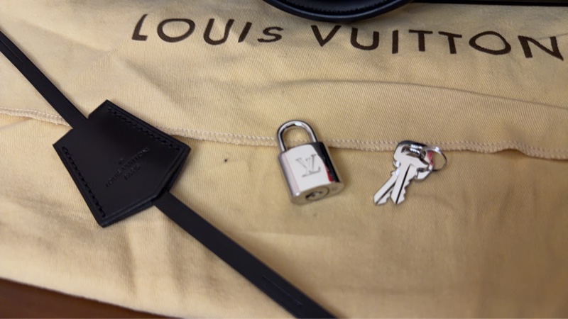 LV黑色牛皮水波紋保齡球包-5