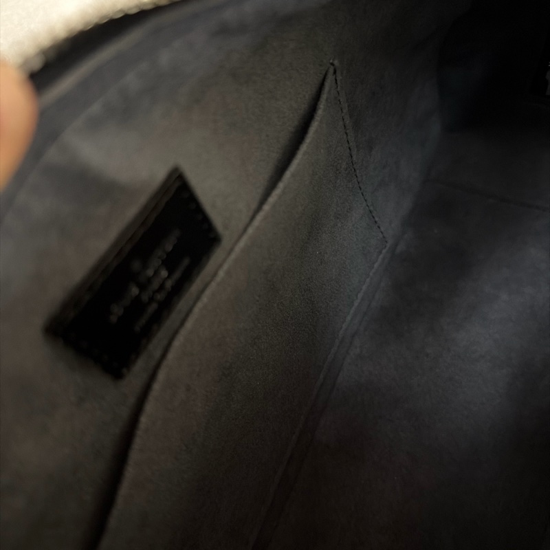 LV黑色牛皮水波紋保齡球包-10