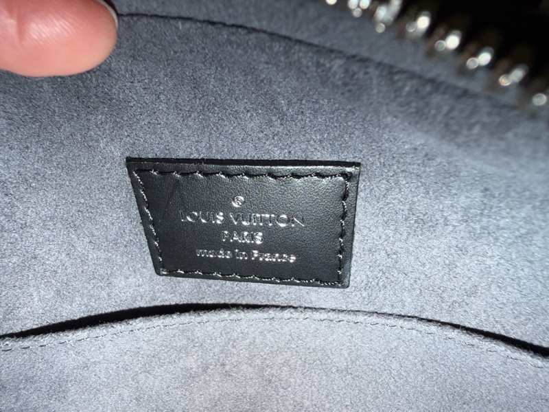 LV黑色牛皮水波紋保齡球包-15