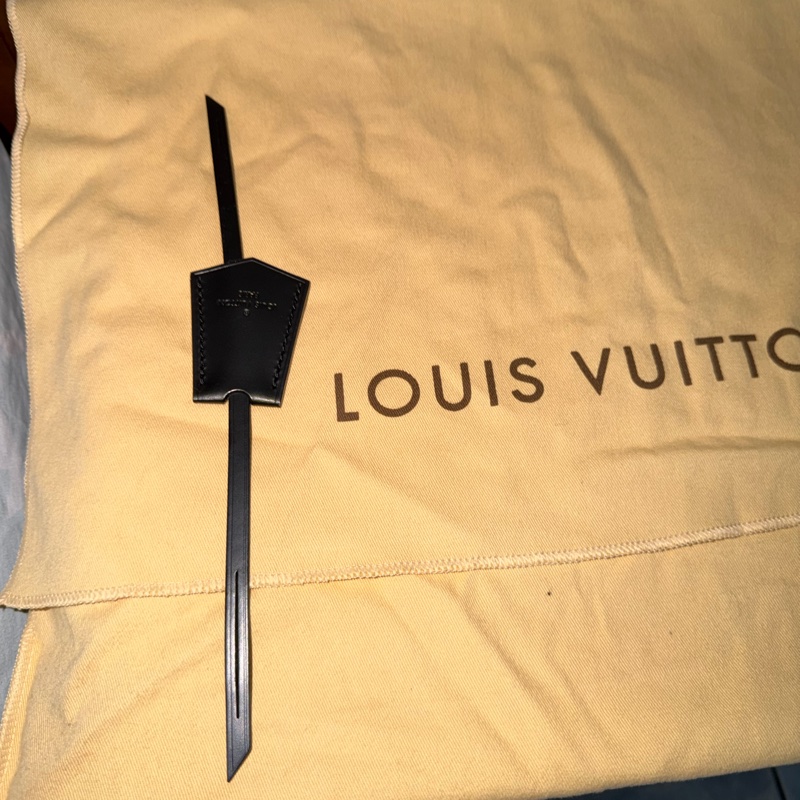 LV黑色牛皮水波紋保齡球包-16