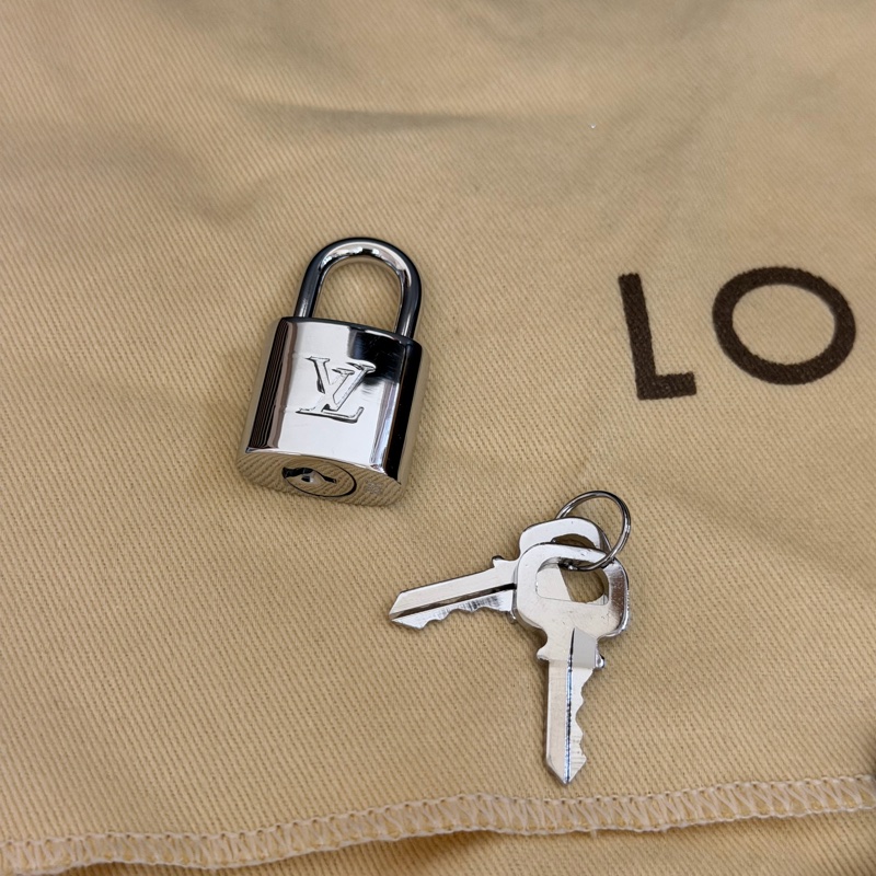 LV黑色牛皮水波紋保齡球包-18