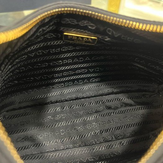 東區正精品㊣ PRADA 1BH204 hobo 2005黑色尼龍三角牌金鍊帆布背帶三合一零錢包手提斜背肩背兩用包腋下包 RZ6351-10