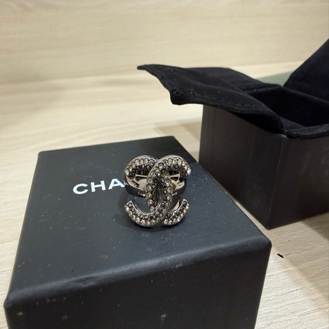 Chanel logo 黑色水鑽雙C戒指