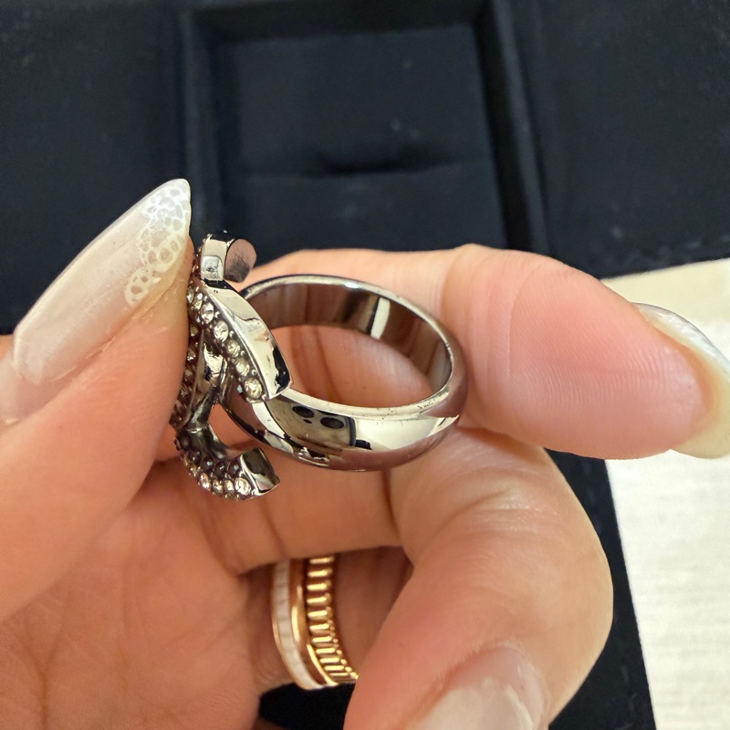 Chanel logo 黑色水鑽雙C戒指-7