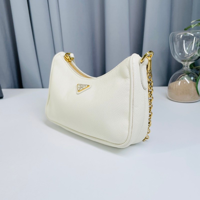 Sz zxn專櫃價4.1折！Prada 普拉達 白色mini十字紋牛皮腋下包 配有一個鏈條可單肩可手提包，經典必入，輕便能裝-1