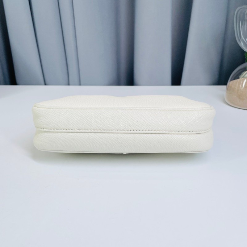 Sz zxn專櫃價4.1折！Prada 普拉達 白色mini十字紋牛皮腋下包 配有一個鏈條可單肩可手提包，經典必入，輕便能裝-4