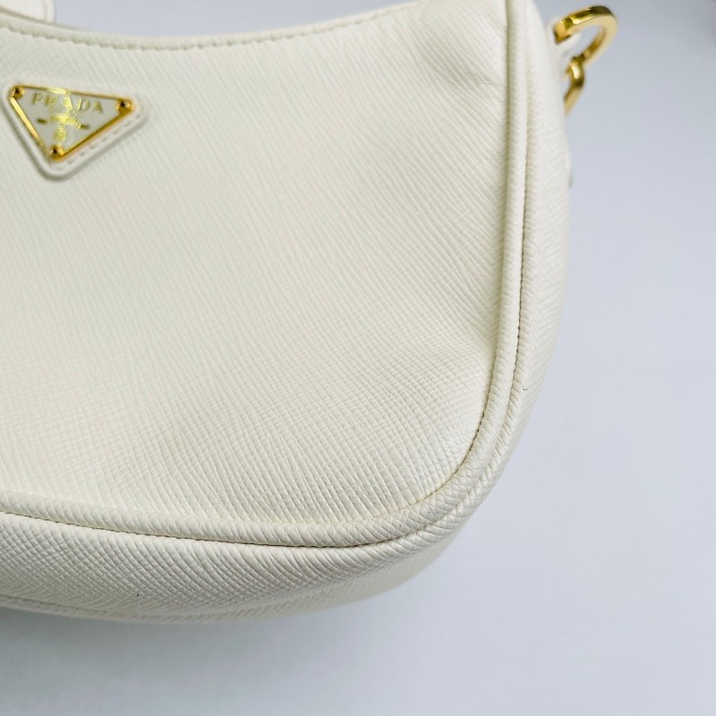 Sz zxn專櫃價4.1折！Prada 普拉達 白色mini十字紋牛皮腋下包 配有一個鏈條可單肩可手提包，經典必入，輕便能裝-10