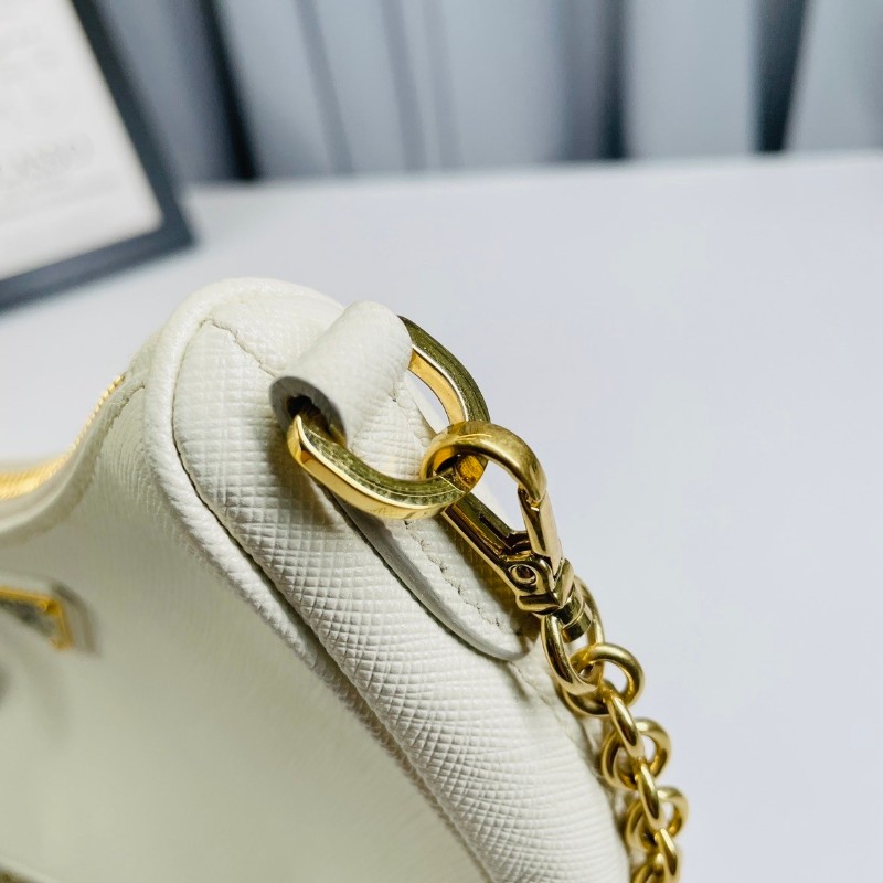 Sz zxn專櫃價4.1折！Prada 普拉達 白色mini十字紋牛皮腋下包 配有一個鏈條可單肩可手提包，經典必入，輕便能裝-12