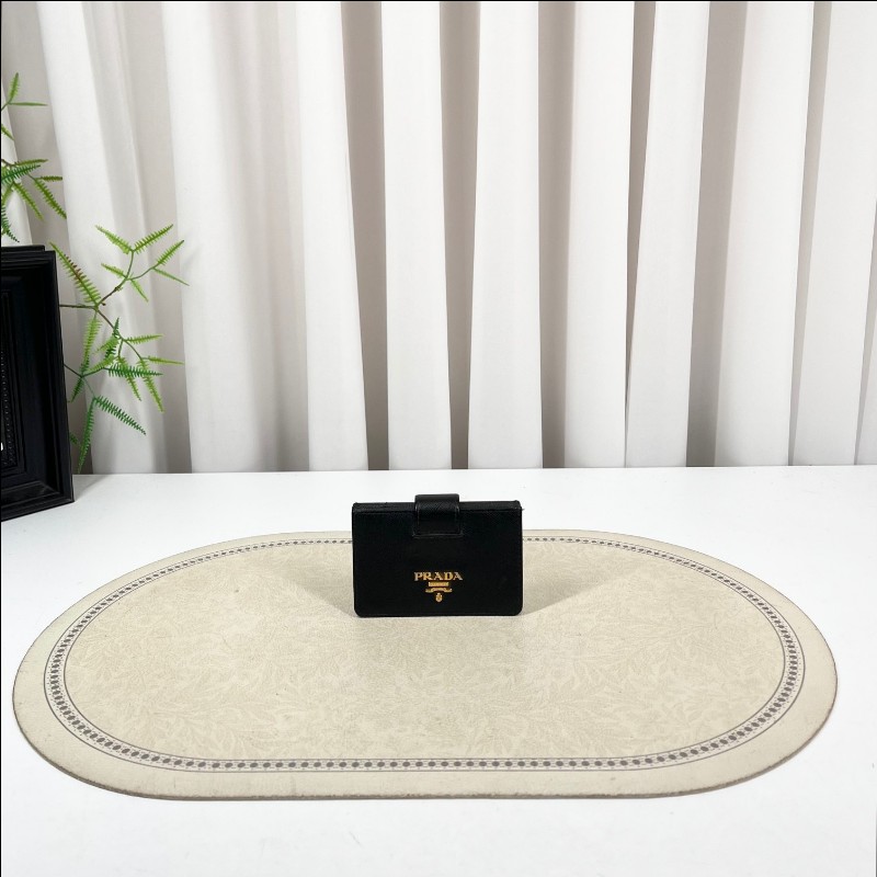 Prada普拉達 黑色牛皮卡包 經典耐用 小巧便攜-0