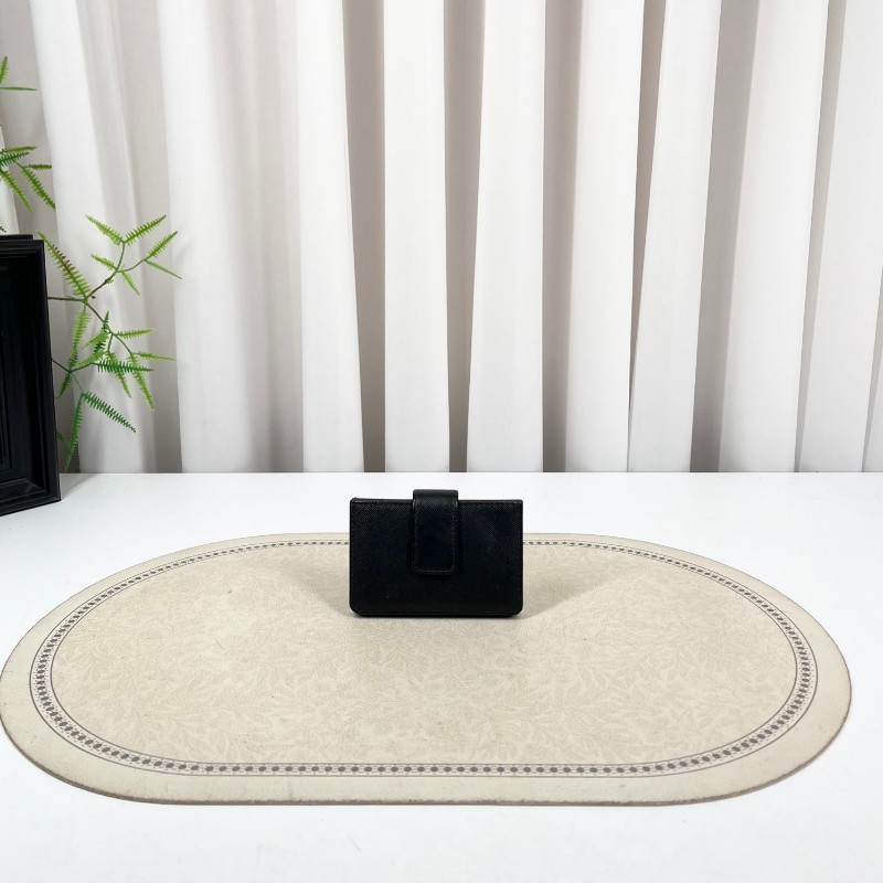 Prada普拉達 黑色牛皮卡包 經典耐用 小巧便攜-1