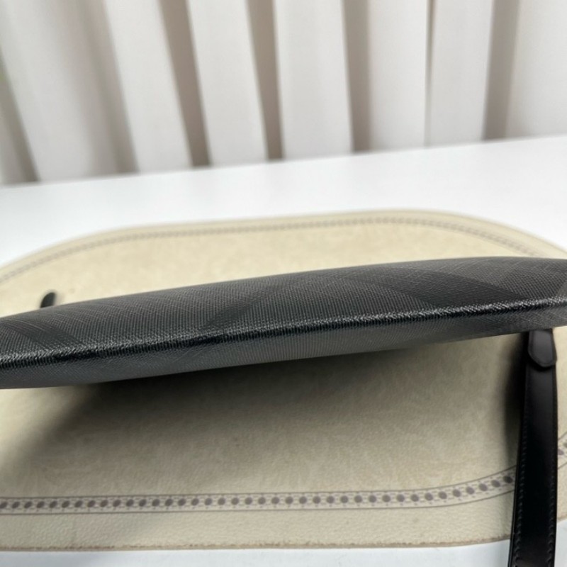 Burberry巴寶莉 黑色格紋手拿包 拉鍊順滑 內裡乾淨 容量大 日常出門、商務都能用 手柄可拆卸-7