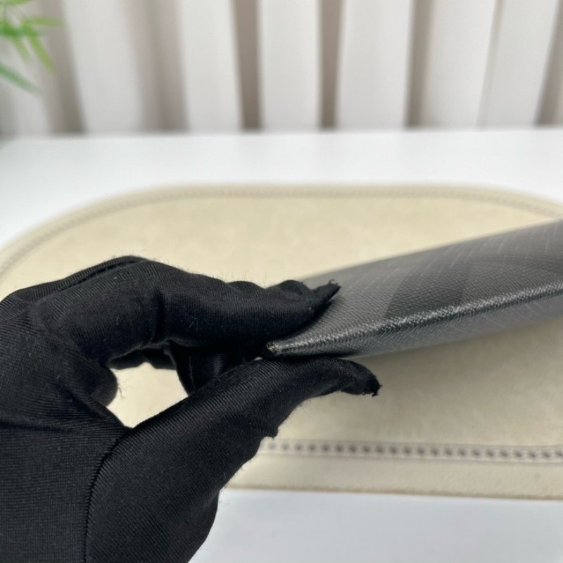 Burberry巴寶莉 黑色格紋手拿包 拉鍊順滑 內裡乾淨 容量大 日常出門、商務都能用 手柄可拆卸-8