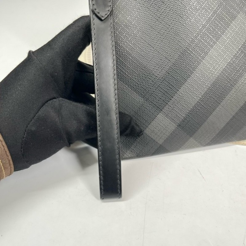 Burberry巴寶莉 黑色格紋手拿包 拉鍊順滑 內裡乾淨 容量大 日常出門、商務都能用 手柄可拆卸-11