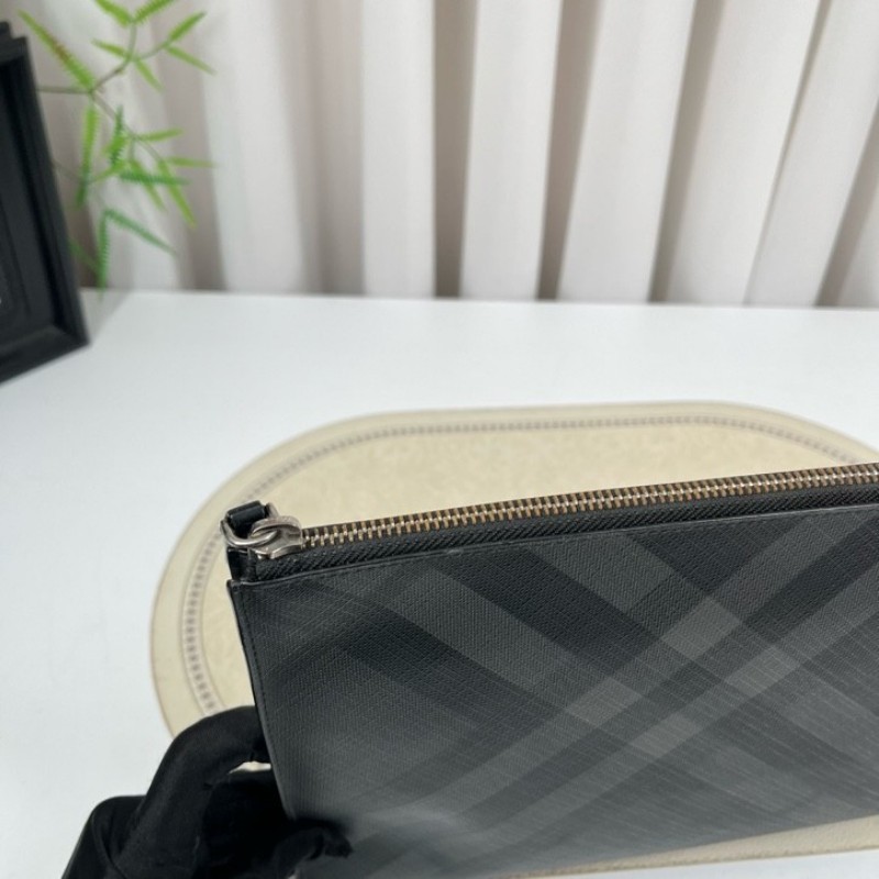 Burberry巴寶莉 黑色格紋手拿包 拉鍊順滑 內裡乾淨 容量大 日常出門、商務都能用 手柄可拆卸-16