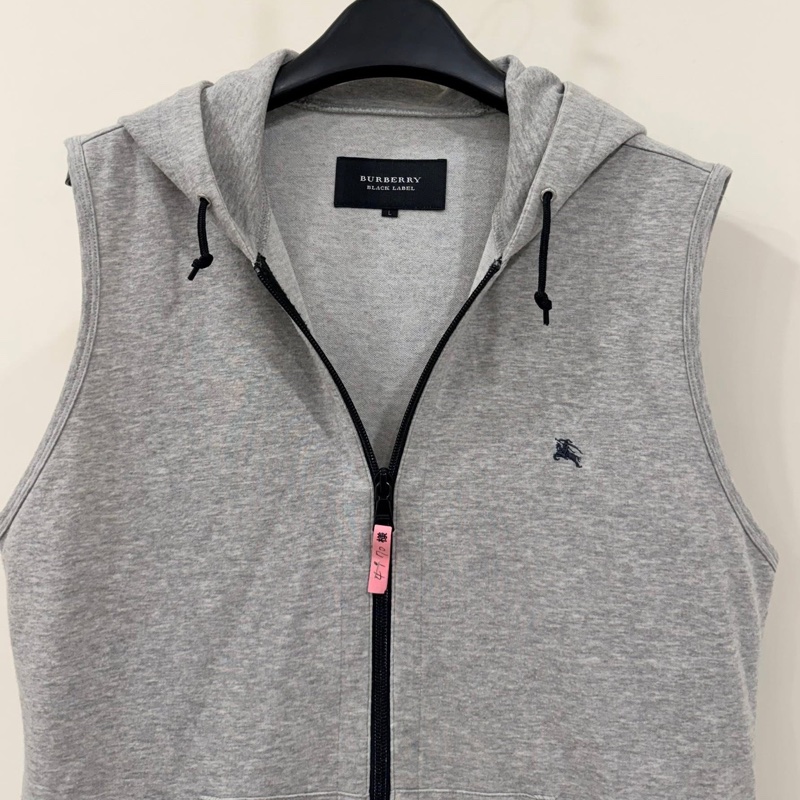 BURBERRY 黑標 灰色連帽抽繩背心戰馬外套-5
