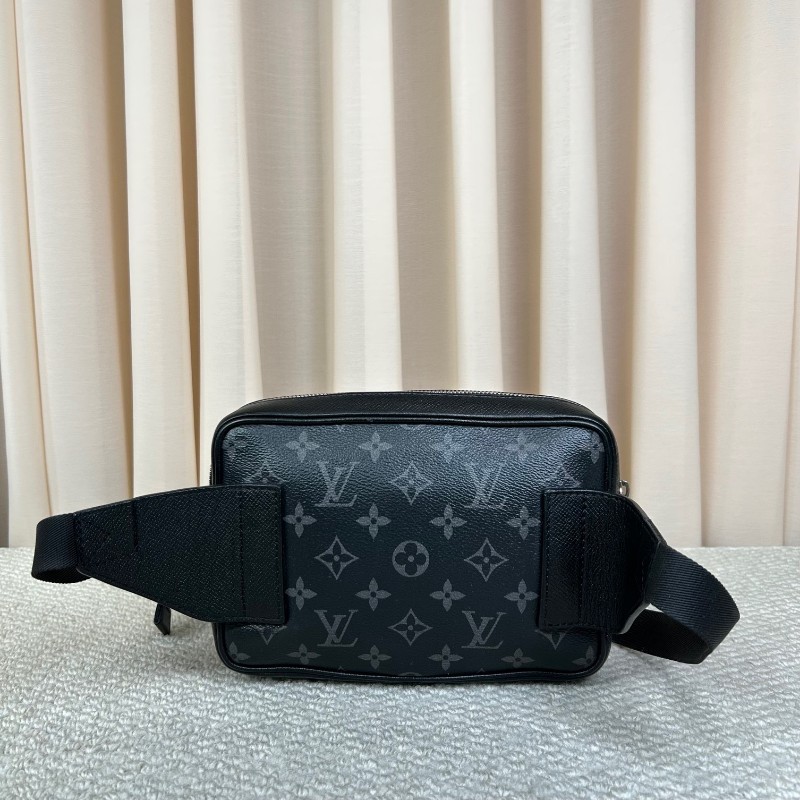 LV路易威登Outdoor黑色老花郵差包腰包胸包 經典黑花配色 銀色五金 拉鍊順滑 容量實用 日常百搭-1