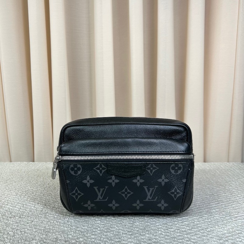 LV路易威登Outdoor黑色老花郵差包腰包胸包 經典黑花配色 銀色五金 拉鍊順滑 容量實用 日常百搭-5