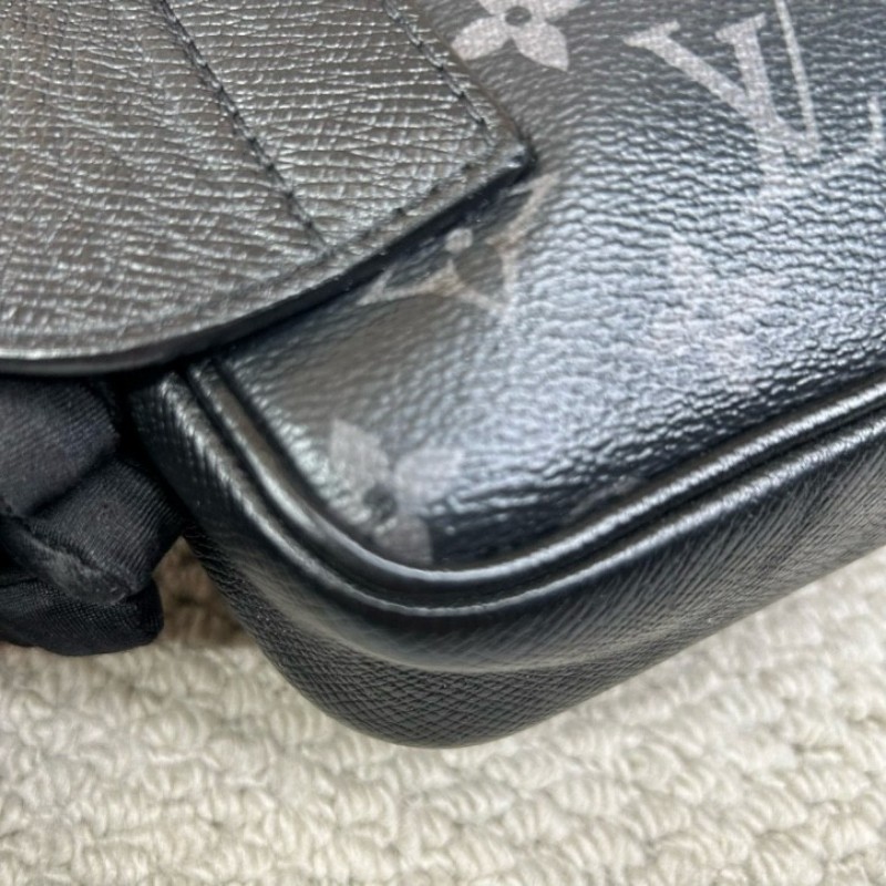 LV路易威登Outdoor黑色老花郵差包腰包胸包 經典黑花配色 銀色五金 拉鍊順滑 容量實用 日常百搭-7