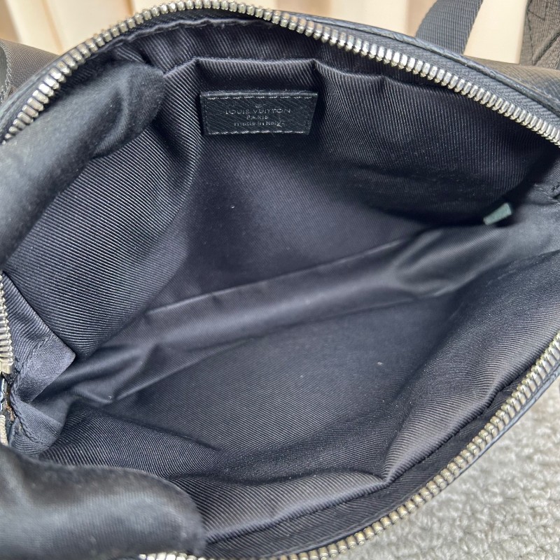 LV路易威登Outdoor黑色老花郵差包腰包胸包 經典黑花配色 銀色五金 拉鍊順滑 容量實用 日常百搭-11