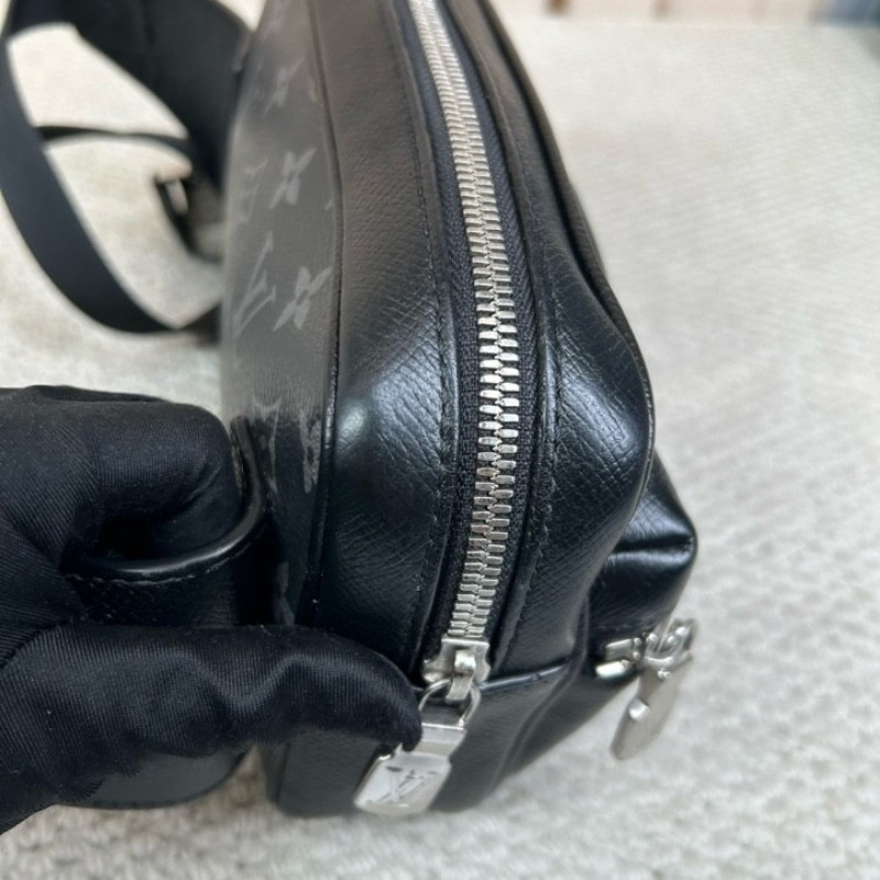 LV路易威登Outdoor黑色老花郵差包腰包胸包 經典黑花配色 銀色五金 拉鍊順滑 容量實用 日常百搭-14