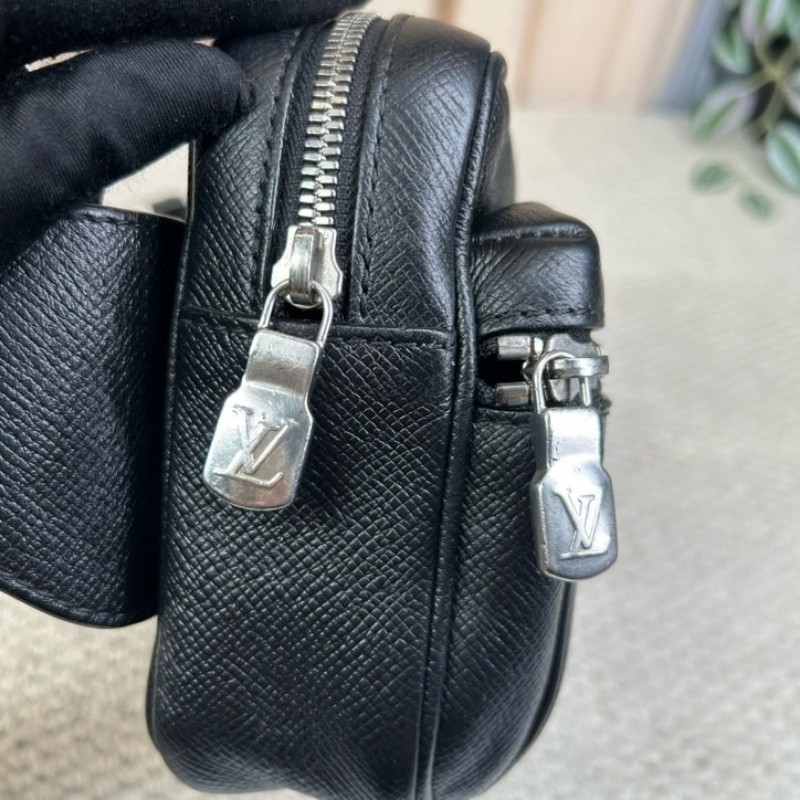 LV路易威登Outdoor黑色老花郵差包腰包胸包 經典黑花配色 銀色五金 拉鍊順滑 容量實用 日常百搭-20