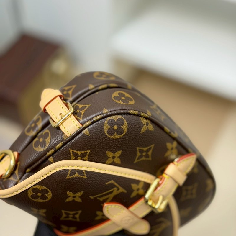 （全新未使用！送禮等級✨）🏷LV 路易威登．Saumur BB 雙子星 M46740 芯片款-4