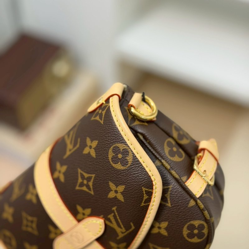 （全新未使用！送禮等級✨）🏷LV 路易威登．Saumur BB 雙子星 M46740 芯片款-9