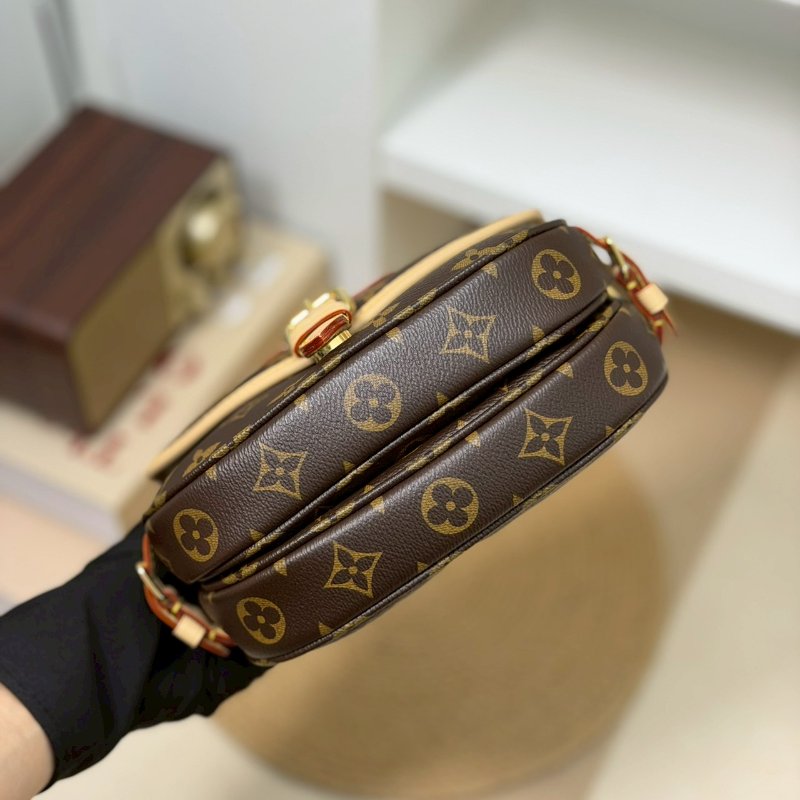 （全新未使用！送禮等級✨）🏷LV 路易威登．Saumur BB 雙子星 M46740 芯片款-12