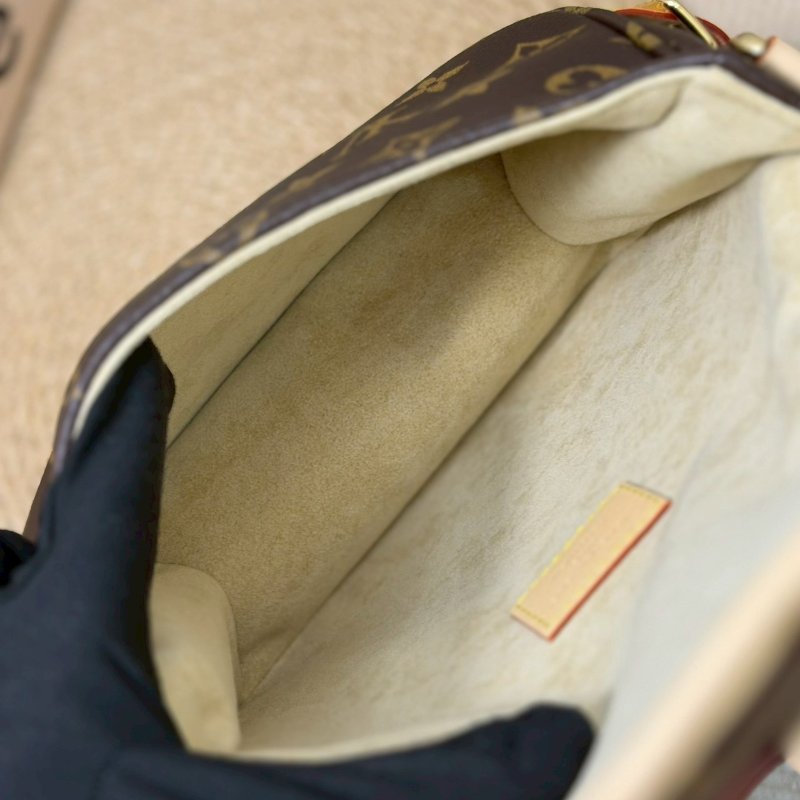 （全新未使用！送禮等級✨）🏷LV 路易威登．Saumur BB 雙子星 M46740 芯片款-16