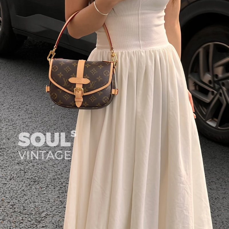 （全新未使用！送禮等級✨）🏷LV 路易威登．Saumur BB 雙子星 M46740 芯片款-23