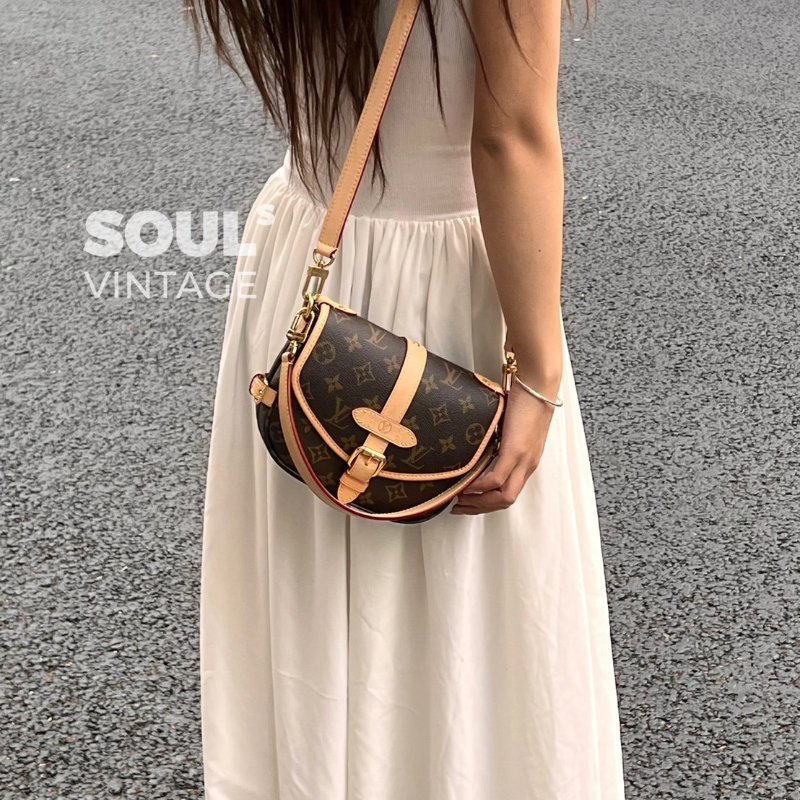 （全新未使用！送禮等級✨）🏷LV 路易威登．Saumur BB 雙子星 M46740 芯片款-24