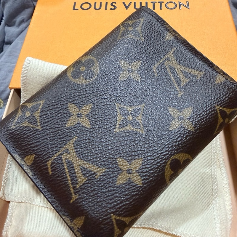 Louis Vuitton LV路易威登 Victorine 短夾 經典芭蕾粉-7