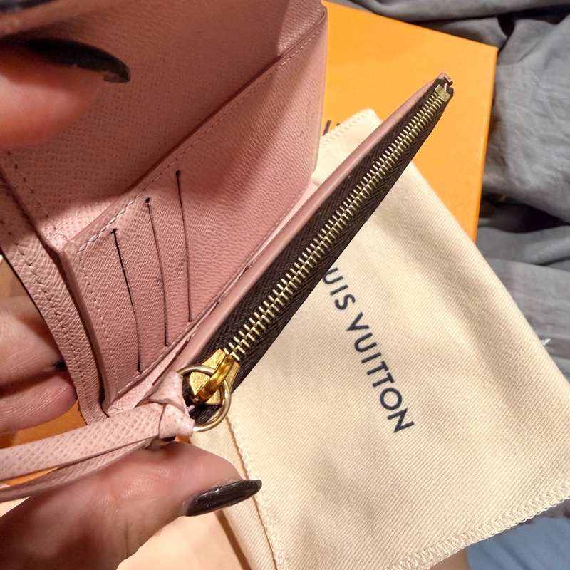 Louis Vuitton LV路易威登 Victorine 短夾 經典芭蕾粉-10