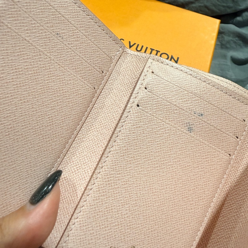 Louis Vuitton LV路易威登 Victorine 短夾 經典芭蕾粉-13